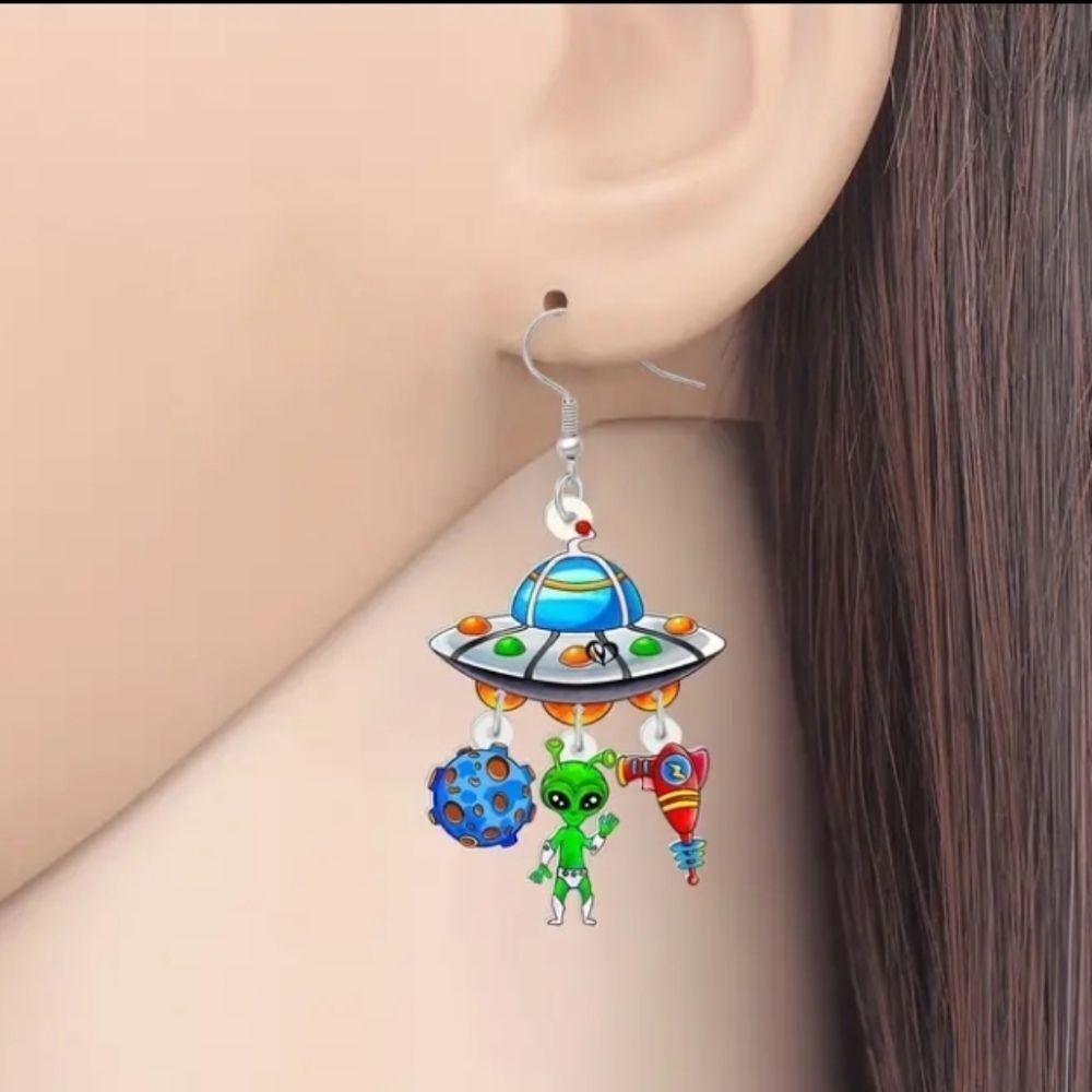 Hand crafted dangle earrings - Picture 4 of 8